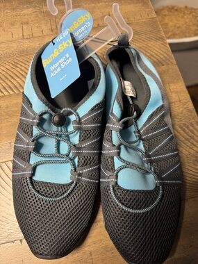 Sun & Sky Women's Aqua Shoes in Black and Light Blue